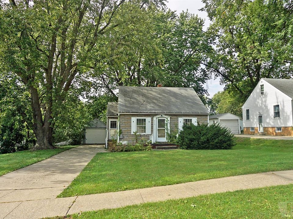 1st image of 2113 College Pl