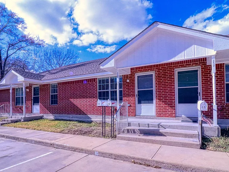 2221 Bowie Dr #11 — Photo 34