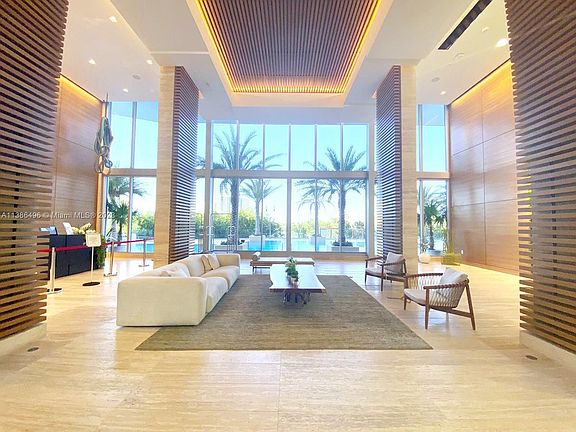 3rd image of 16385 Biscayne Blvd Unit 716