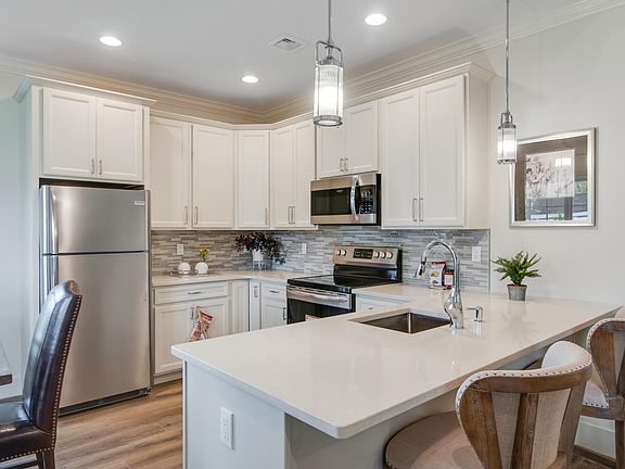 2nd image of 126 Echo Ln