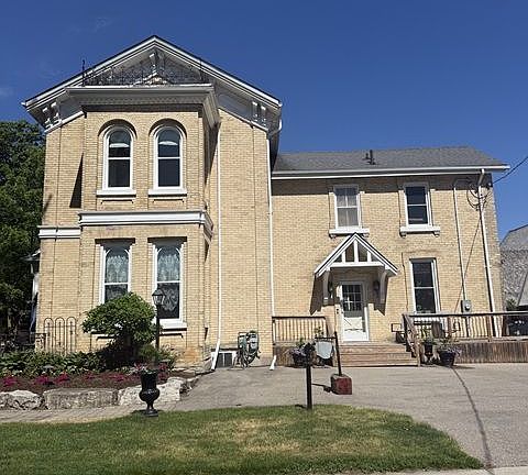 3rd image of 220 Hibernia St