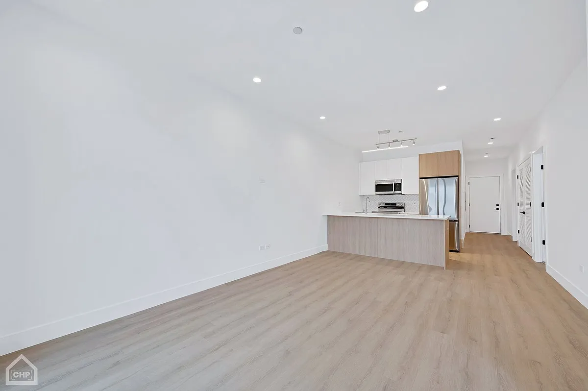 Building Photo - 3322 N Halsted St #3F