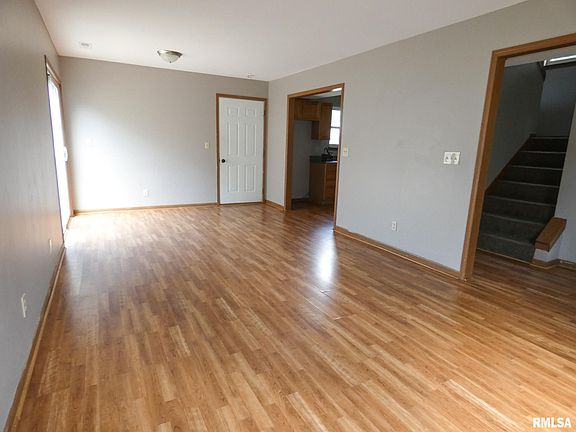 2nd image of 2215 W Ayres Ave