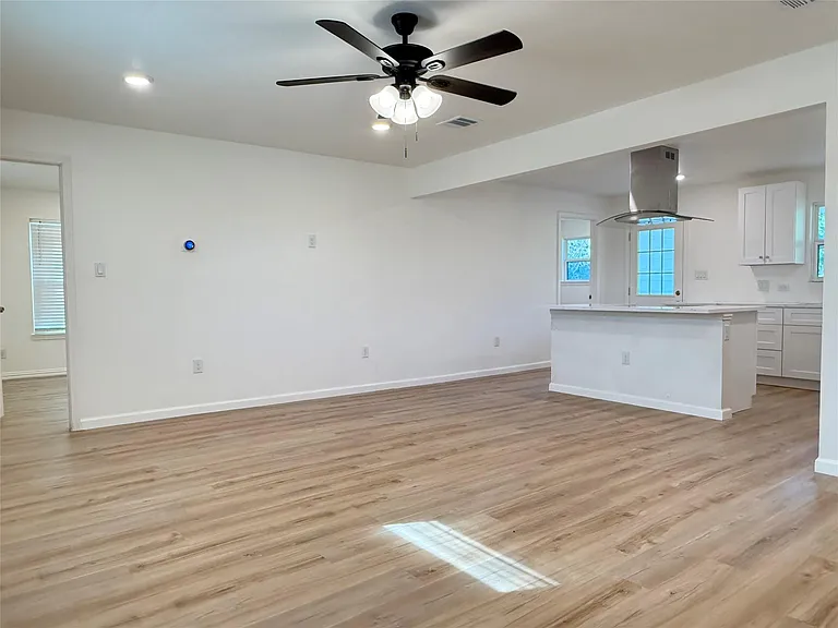 800 Old Thorndale Rd — Photo 5