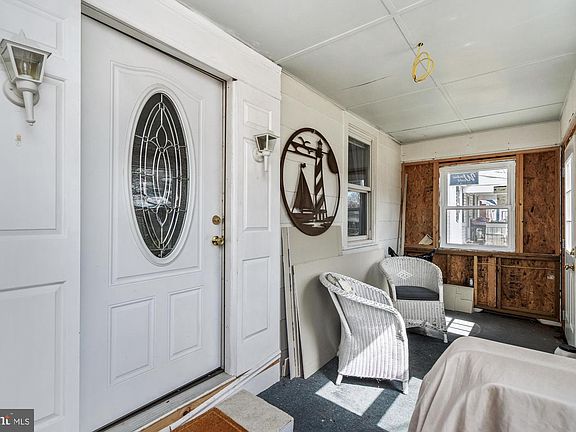 5th image of 918 Renfrew St