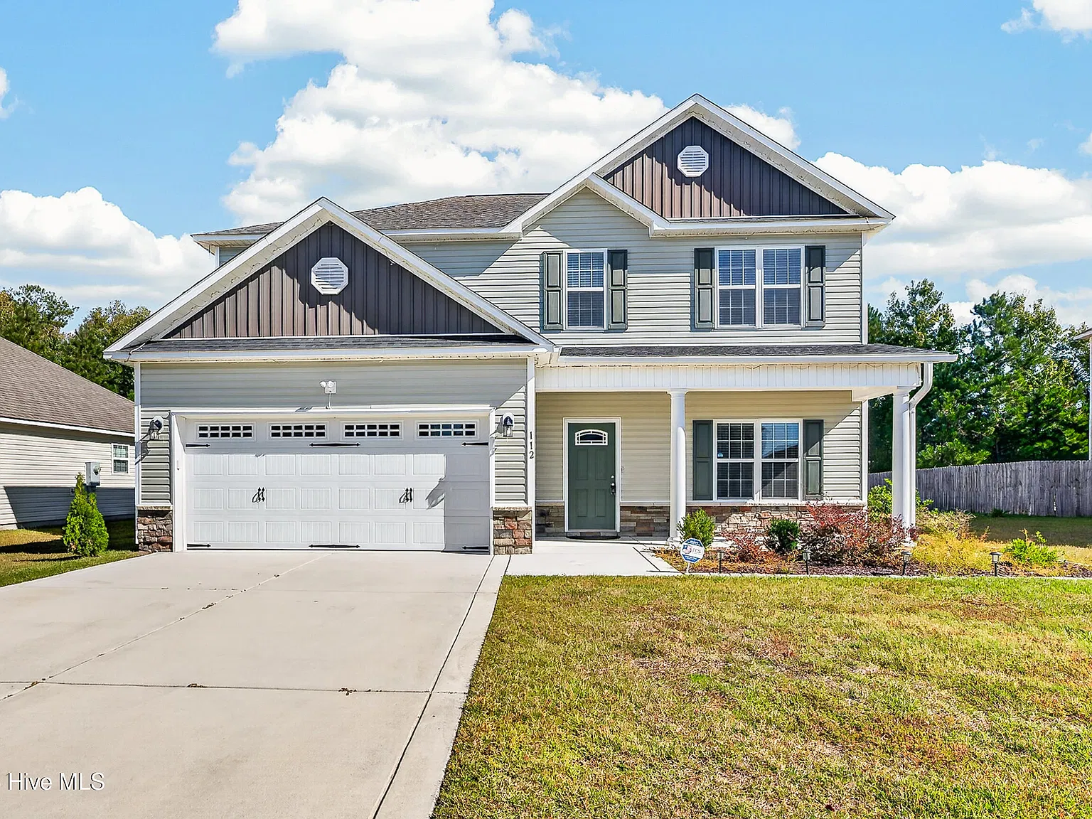 4 bed, 2.5 bath, $2,200 — Photo 1