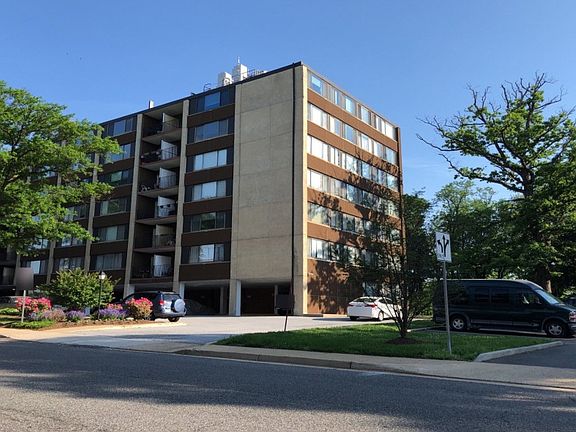 2nd image of 4401 Lee Hwy APT 15