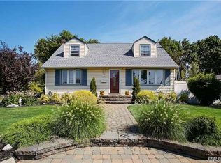 1 Cornell Ave, Hicksville, NY 11801