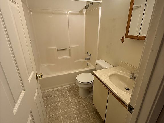 5th image of 8604 Standing Oak Dr APT 3