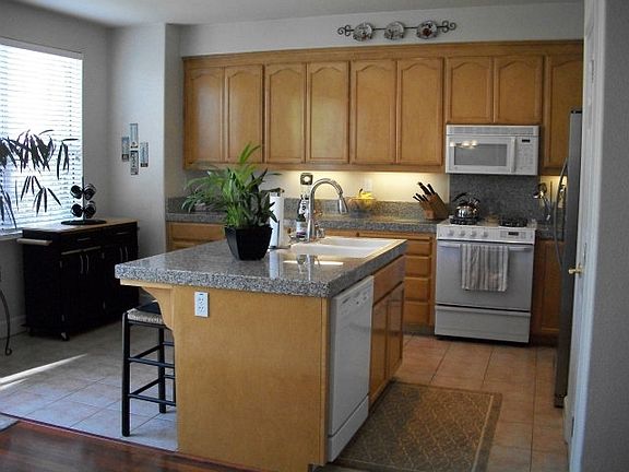 2nd image of 19083 Ravenswood Ct
