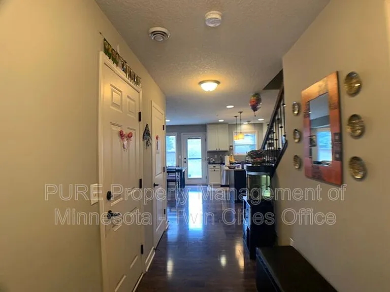 3467 Chestnut Ln — Photo 2