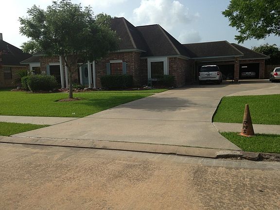 2nd image of 207 Violet Ln