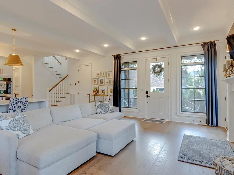 1906B Bernard Ave — Photo 12