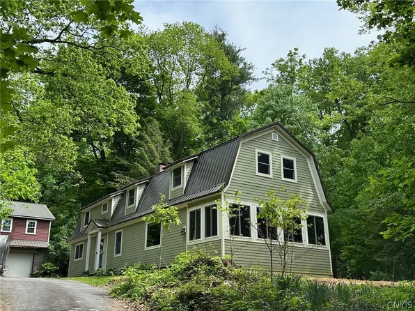 2299 Upper Lenox Ave, Oneida, NY 13421