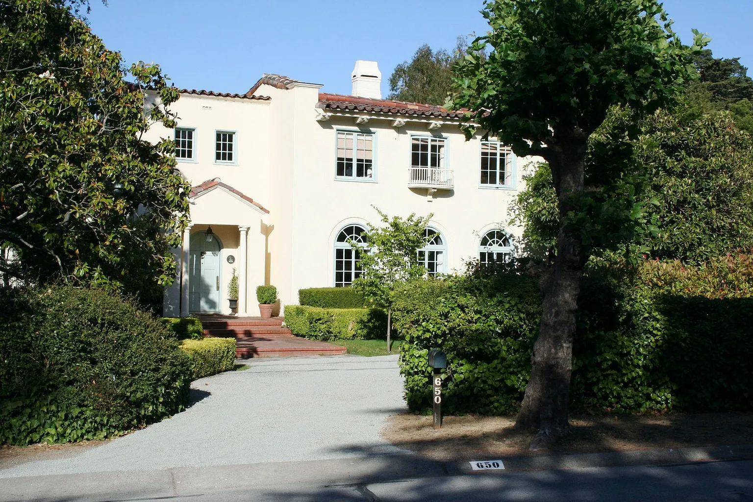 650 Hillsborough Blvd photo 1