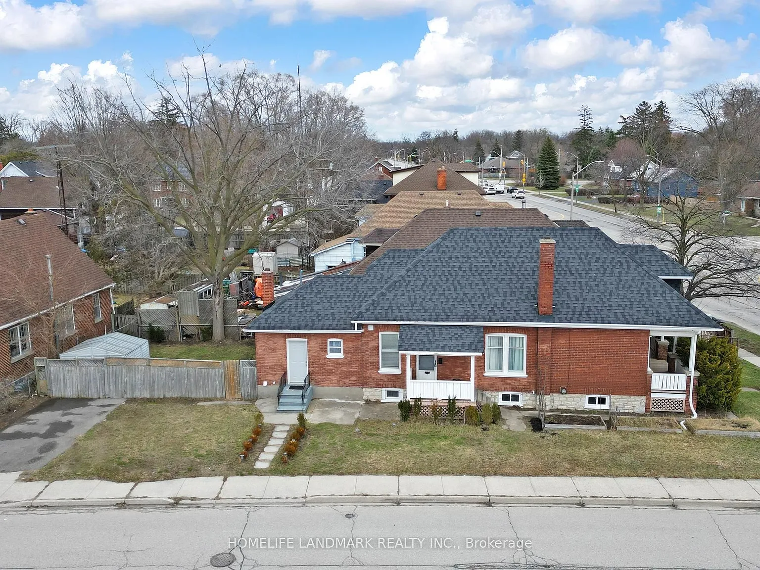 674 Colborne St E photo 1