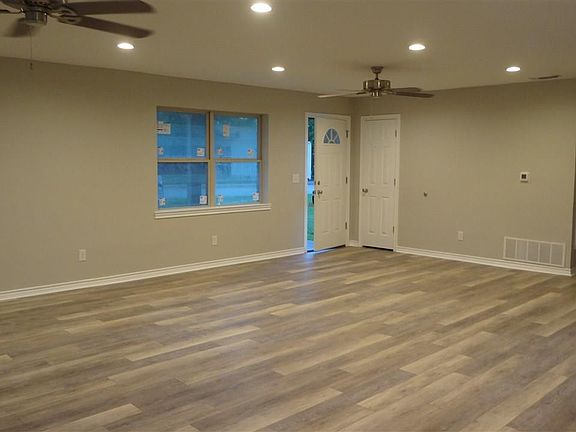 5th image of 12 Holliday Cir
