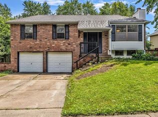 20107 E Blue Mills Ct, Independence, MO 64056