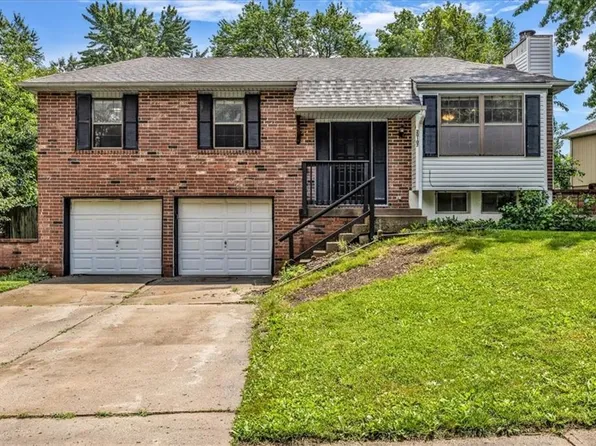 20107 E Blue Mills Ct, Independence, MO 64056