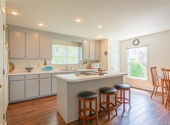 4th image of 1022 Fishing Bay Rd #4
