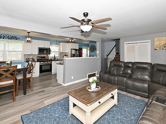 4th image of 924 Montclair DRIVE