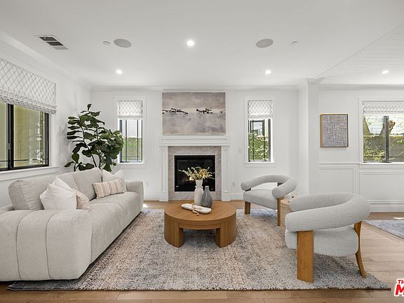 2nd image of 3043 Greenfield Ave
