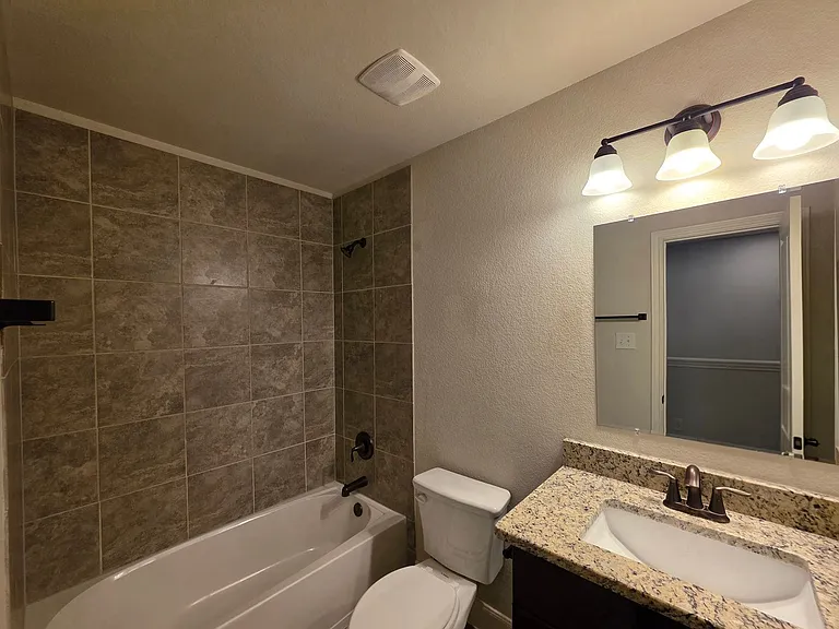 6423 Melanzane Ave #4 — Photo 13