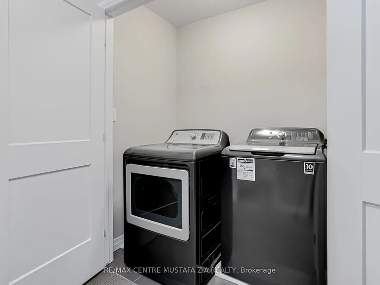 74 Soho St — Photo 32