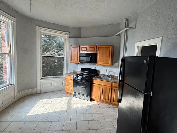3rd image of 3532 California Ave APT 201