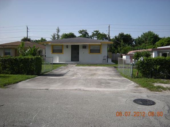 210 NE 35th Ct