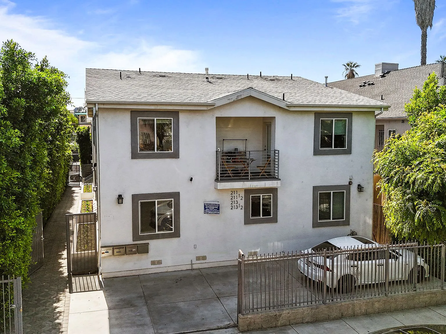 3 bed, 1600 sqft, $3,950 — Photo 1