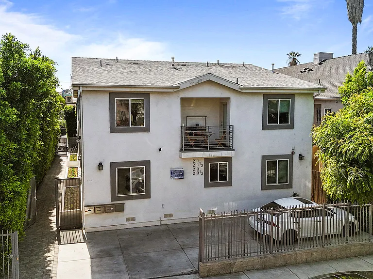 213 1/2 S Hoover St — Photo 1