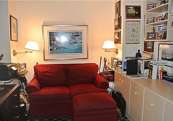 4th image of 26910 Grand Central Pkwy APT 4A