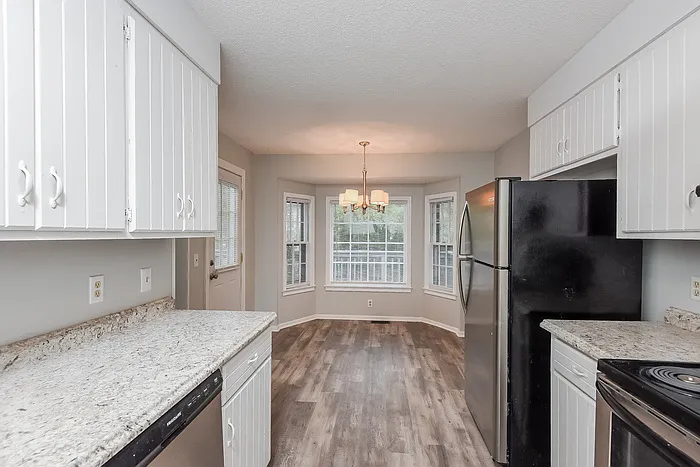 3 bed, 2.0 bath, 1391 sqft, $1,725 — Photo 4