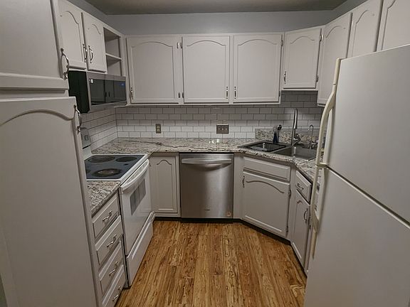 3rd image of 350 Shelard Pkwy Unit 207