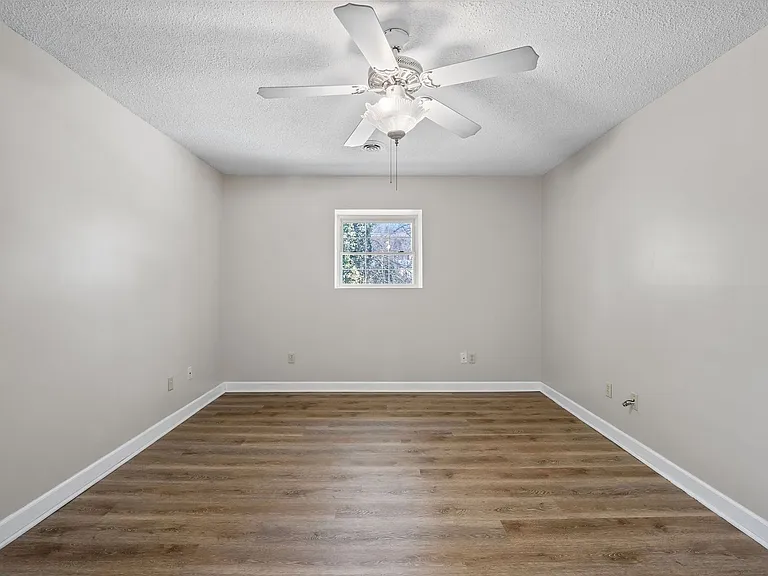 Silver Birch Apartments — Photo 30