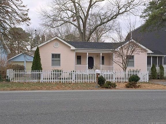 2nd image of 423 Lakeside Dr N