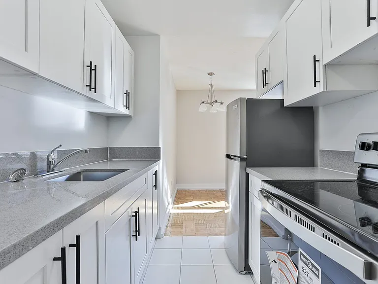 35 Spencer Ave — Photo 16