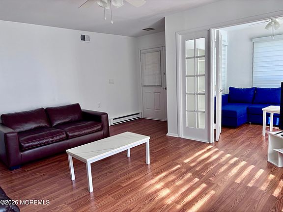 5th image of 945B Liverpool Cir
