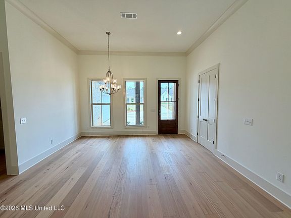 4th image of 821 Thornberry Rdg