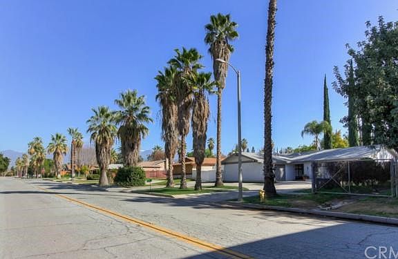 3rd image of 1202 E Palm Ave