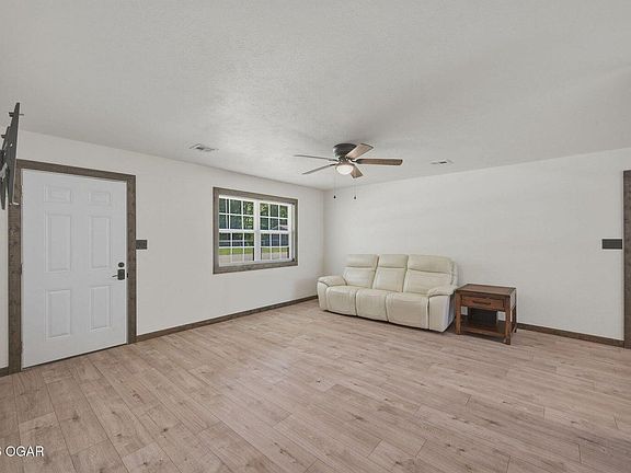 4th image of 801 Riverside Drive