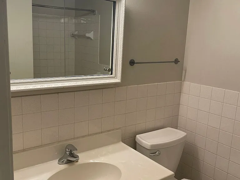 1040 Cleveland Apartments — Photo 37