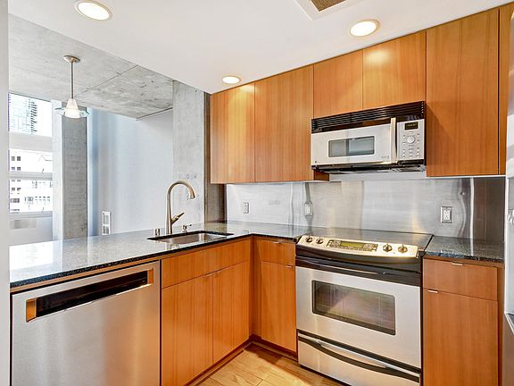 5th image of 77 Dow Pl APT 704