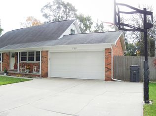 700 Adams Dr, Midland, MI