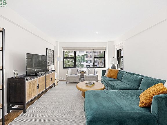 3rd image of 425 E 79th St APT 2L