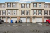 E 24th St-S0407-001.jpg