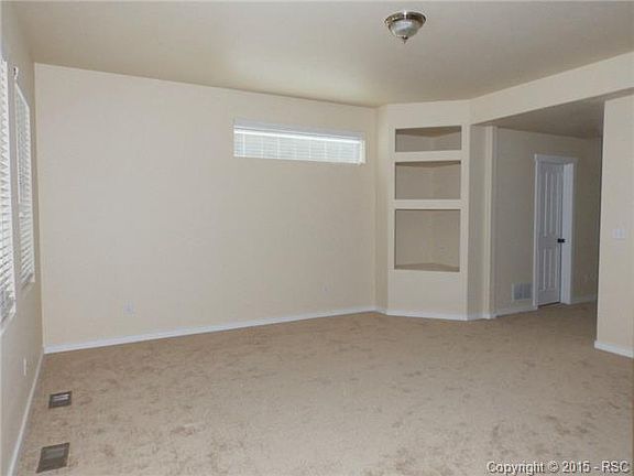 Living room with new carpet, fresh paint and window blids