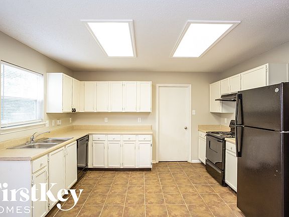 5th image of 2440 Amberleigh Dr