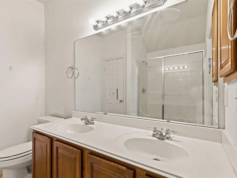 325 Crosscreek Dr — Photo 18